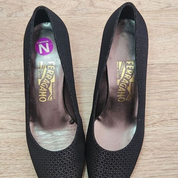 Salvatore Ferragamo Pumps in Black Size 8.5 - Picture 7 of 13